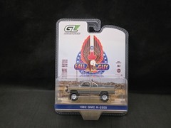 Greenlight Hollywood Series 26 “Fall Guy” 1982 GMC K-2500 Pickup **RAW CHASE**
