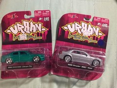 Urban Metal-Set Of 2 Chrysler 2005 300C Hemi & 2006 Dodge Charger R/T-Maisto New