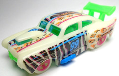 2021 HOT WHEELS JADED GLOW IN THE DARK #99 DIECAST 2 5/8″ CAR W BLACK PINK GREEN