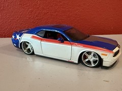 Maisto 2008 Dodge Challenger 1/24 Scale Blue/White/Red