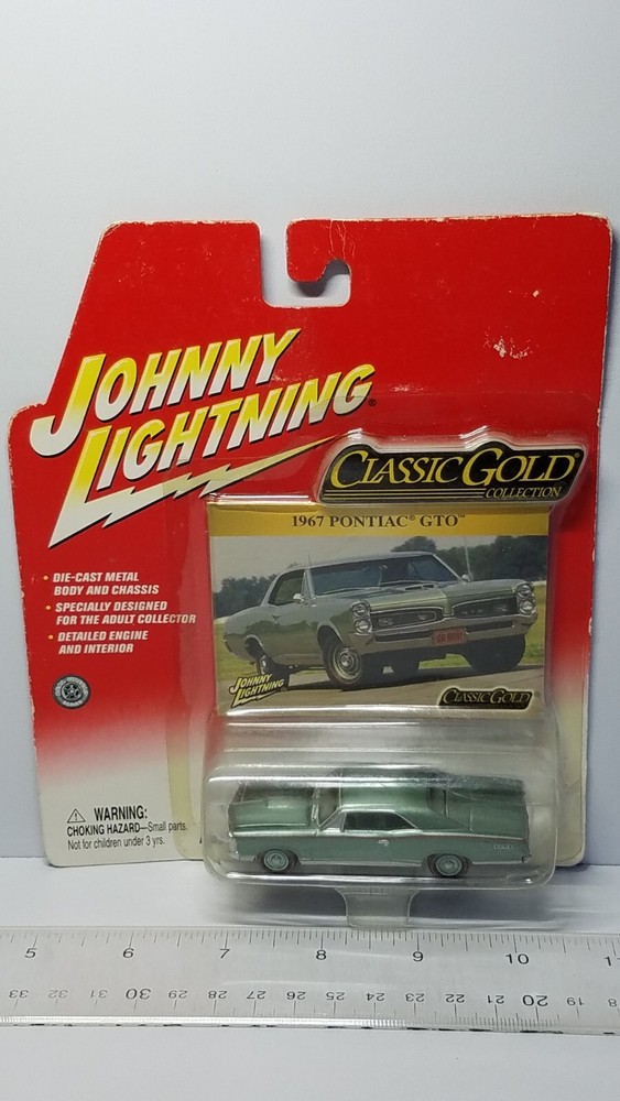 1/64 JOHNNY LIGHTNING CLASSIC GOLD 1967 PONTIAC GTO LIGHT GREEN