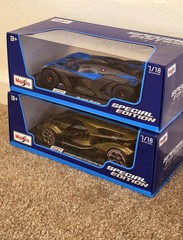 Maisto Lamborghini V12 1:18 Vision Gran Diecast Car Model & Bugatti Bolide Car