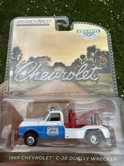 1969 Chevrolet Dually Wrecker Dukes of Hazzard County Garage Greenlight 1:64
