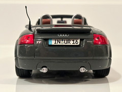 Maisto Audi TT Roadster Dark Gray Diecast Model Car SE 1:18 Scale