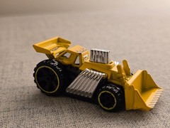2013 Hot Wheels Speed Dozer HW City Series Yellow 1:64 Diecast