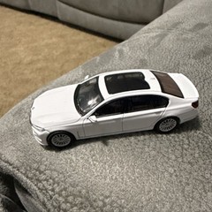 Mini-GT BMW Alpina B7 xDrive Alpine White 1:64 #557 MGT00557