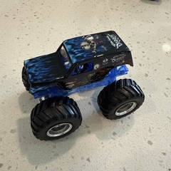 Hot Wheels Monster Jam Son Uva Digger Monster Truck 1:64