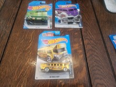 Hot Wheels School Bus Large lot (15) Buses See Pictures & Description