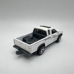 95 Nissan Hardbody D21 Pickup Collectible 1/64 Scale Diecast Diorama Model Mint