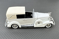Signature Models 1933 Cadillac Town Car Diecast 1:32
