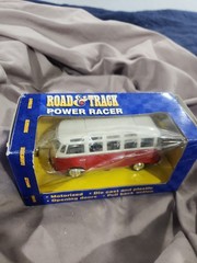 Maisto Power Racer VW Samba 23 Window Bus Red 1:43 Diecast