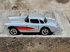 Maisto Diecast 1957 Hard Top Silver/Red Chevrolet Corvette 1:64 Loose Used