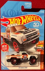 HOT WHEELS HOT TRUCKS ’87 DODGE D100 WHITE 275/365. SEE COMBINED OFFERS !