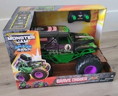 Monster Jam, Official Smash & Bash Grave Digger Remote Control Indoor & Outdoor