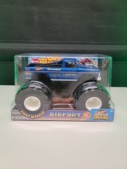 BIGFOOT Monster Truck Hot Wheels 1:24 DIECAST – GBV32