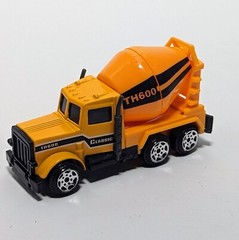 TH 600 1:64 Excavator Model Cement Mixer Truck