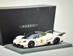 BBR 1/18 Pagani Huayra Bianco Benny/Gloss Carbon Roof Limited 100 Pcs