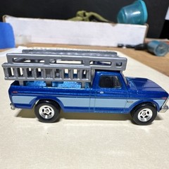 Mattel Hot Wheels Ford F-250 Pickup 1:64 Blue/Silver 2014 Diecast Ladder Loose