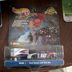 1- 1:64 Hot Wheels 1999 Nascar Pit Crew Mobil 1 Car and Tool Box #12