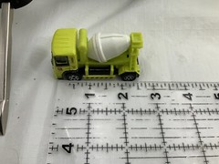 Matchbox Construction Trucks 2006 Cement Mixer Fluorescent Yellow Die Cast