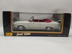 Maisto Special Edition 1:18 Scale White 1966 Mercedes Benz 280SE Convertible