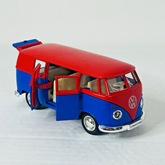 Volkswagen T1 Transporter Vans Red Blue Diecast Pullback Car 1:32 Scale Toy NWT