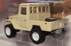 Johnny Lightning 1980 Toyota Land Cruiser Pickup – Tan, Mijo 2017