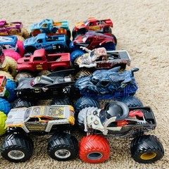 Hot Wheels Monster Jam Lot of 25 – 1:64 Monster Trucks Grave Digger Batman