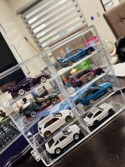 Hot Wheels Collector’s Set of 8 Cars with Display Case