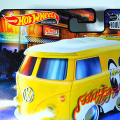 hot wheels Boulevard series Moon kool kombi real riders