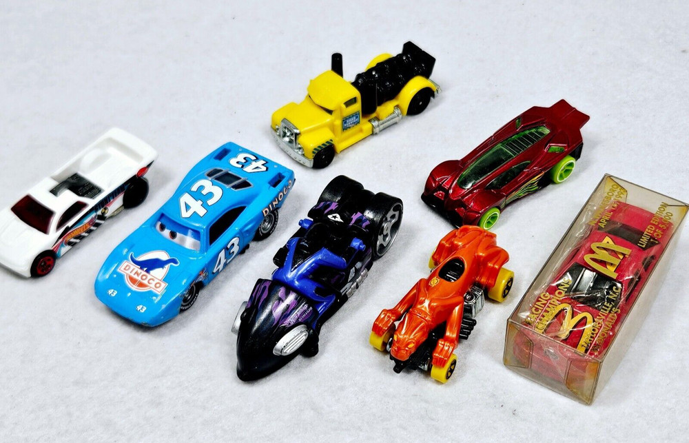 LOT OF 7 ~ Small Scale Die Cast ~ Mixture of Cars – See Images ONLY