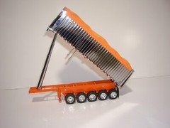 DCP FIRST GEAR 1/64 WHITE&ORANGE PETE 389 WITH 36″ SLEEPER GENESIS ll END DUMPS