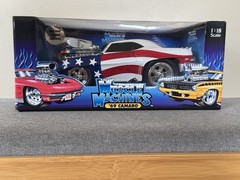 Muscle Machines Vintage 1969 Camaro Stars Stripes & DieCast Metal NIB 1/18 Scale