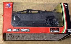 Che Zhi Diecast Tesla CyberTruck 1:32 Scale Die-Cast Model