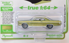 Auto World Vintage Muscle Amber Sherwood Poly 1971 Plymouth Sport Fury GT 1:64