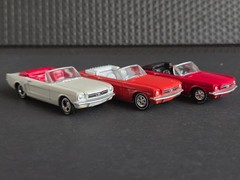 Lot of 3: Johnny Lightning Mustang 1964 1/2 Ford Mustang Convertibles
