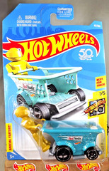 2018 Hot Wheels #43 Fast Foodie 1/5 AISLE DRIVER Aqua Gold-Figure w/Black OH5 Sp