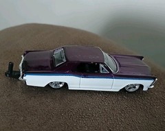 Maisto Tow & Go Purple White 1965 Buick Riviera 1/64 Diecast Plastic Hitch