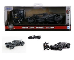 Jada Toys “JUSTICE LEAGUE BATMOBILE & BATMAN” 1:32 Scale Die-Cast Vehicle (2020)
