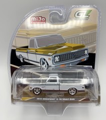 Chase! Greenlight 1:64 1972 Chevrolet C-10 Short Bed Custom – Mustard Yellow