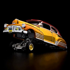 Hot Wheels Lowrider Style Diecast Car Model Vehicle Car Gold Red Chrome