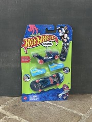 Hot Wheels Skateboard Series Rig Storm Car/Finger Board Set 2022 Tony Hawk