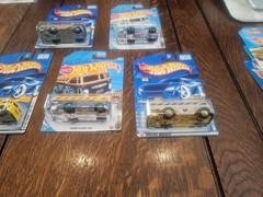Hot Wheels School Bus Large lot (15) Buses See Pictures & Description
