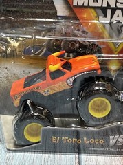 Monster Jam 1:64 Scale Truck El Toro Loco vs Monster Mutt 2 Pcs Figure Set.NIB