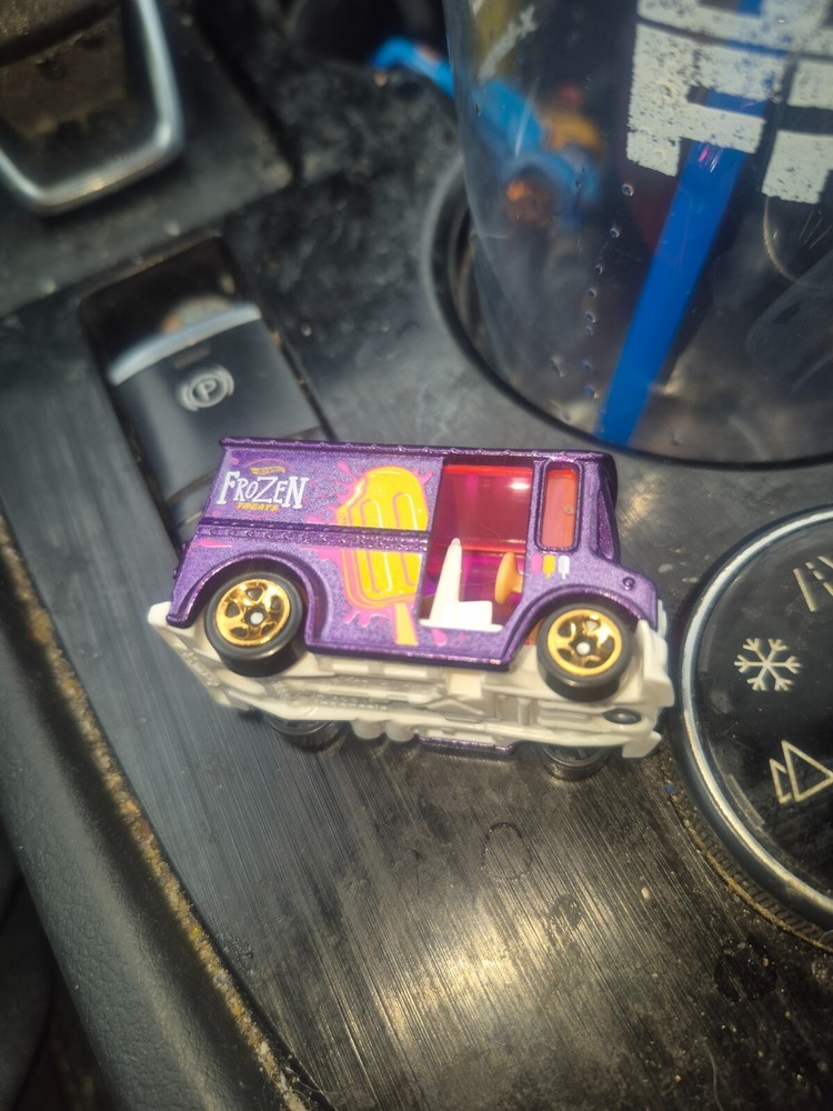 2025 HW CITY Exclusive BREAD BOX ☆purple/pink;FROZEN treats 🍧LOOSE Hot Wheels