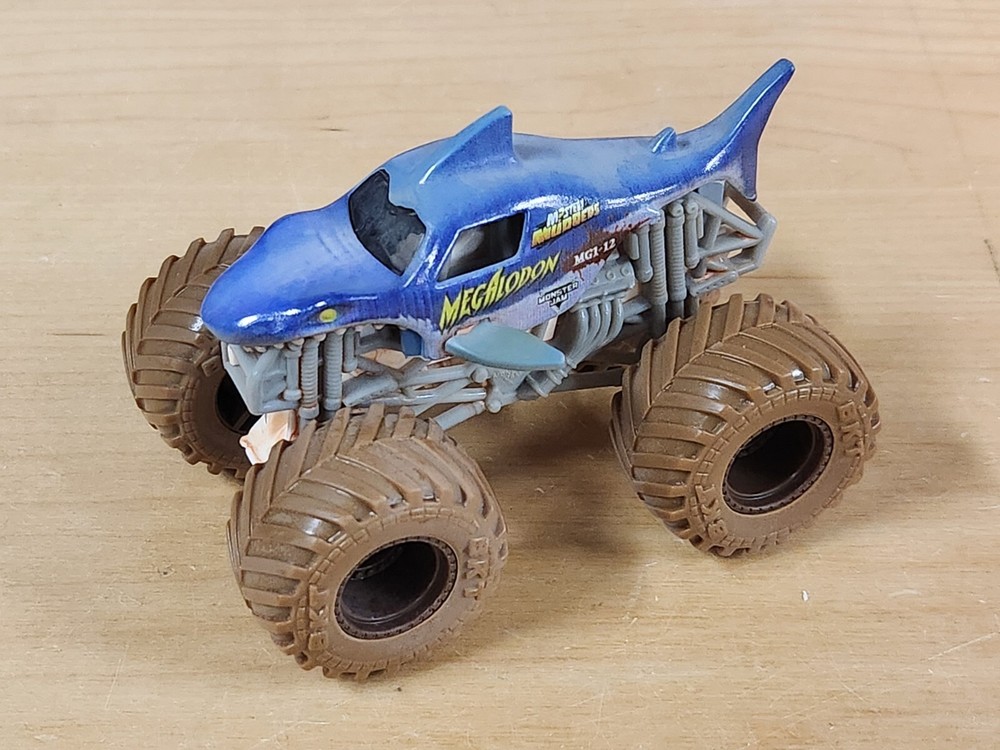 Megalodon MG1-12 MONSTER JAM Mystery Mudder Truck 1/64 Spin Master Series 4