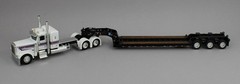 DCP 1:64 *WHITE* Peterbilt 389 36″ Flattop w/BLACK Fontaine Tri-Axle Lowboy