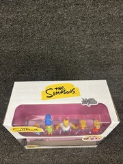 JAKKS PACIFIC THE SIMPSONS FAMILY SEDAN SET 1:24 SCALE