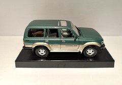 Toyota Land Cruiser 1992 Green 1/18 Scale Diecast Model Car