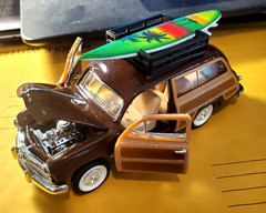 SunnySide Diecast 1949 Ford Woody Wagon 1/38 Scale SS 5737 With Surfboard